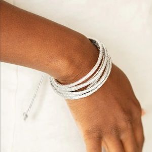 ❤️‍🔥5/$25❤️‍🔥 Glitter-tastic! Silver Bracelet